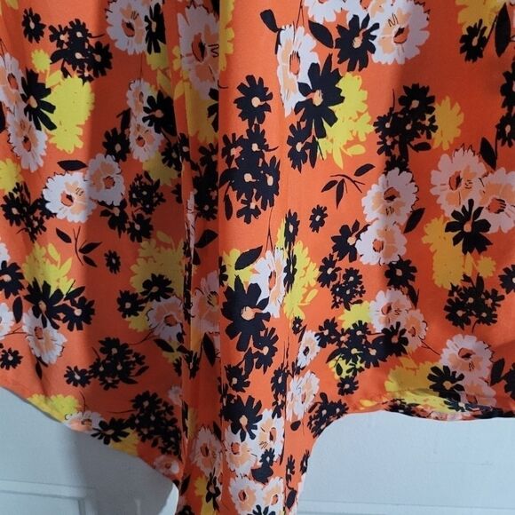 JONES New York Signature Women's Size 1XL Muilt Color Floral top Nwot V Neck - Picture 4 of 8